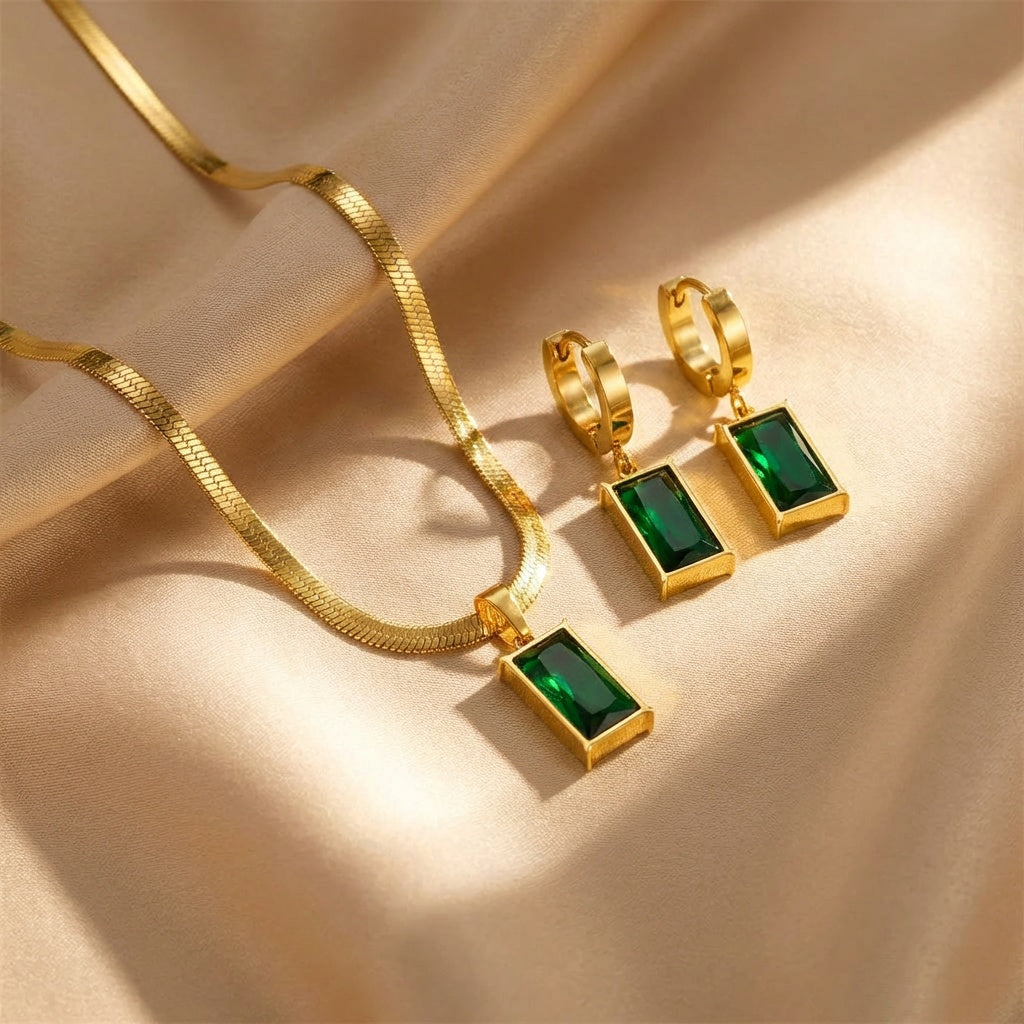 Elegantes skulptiertes Goldschmuck-Set